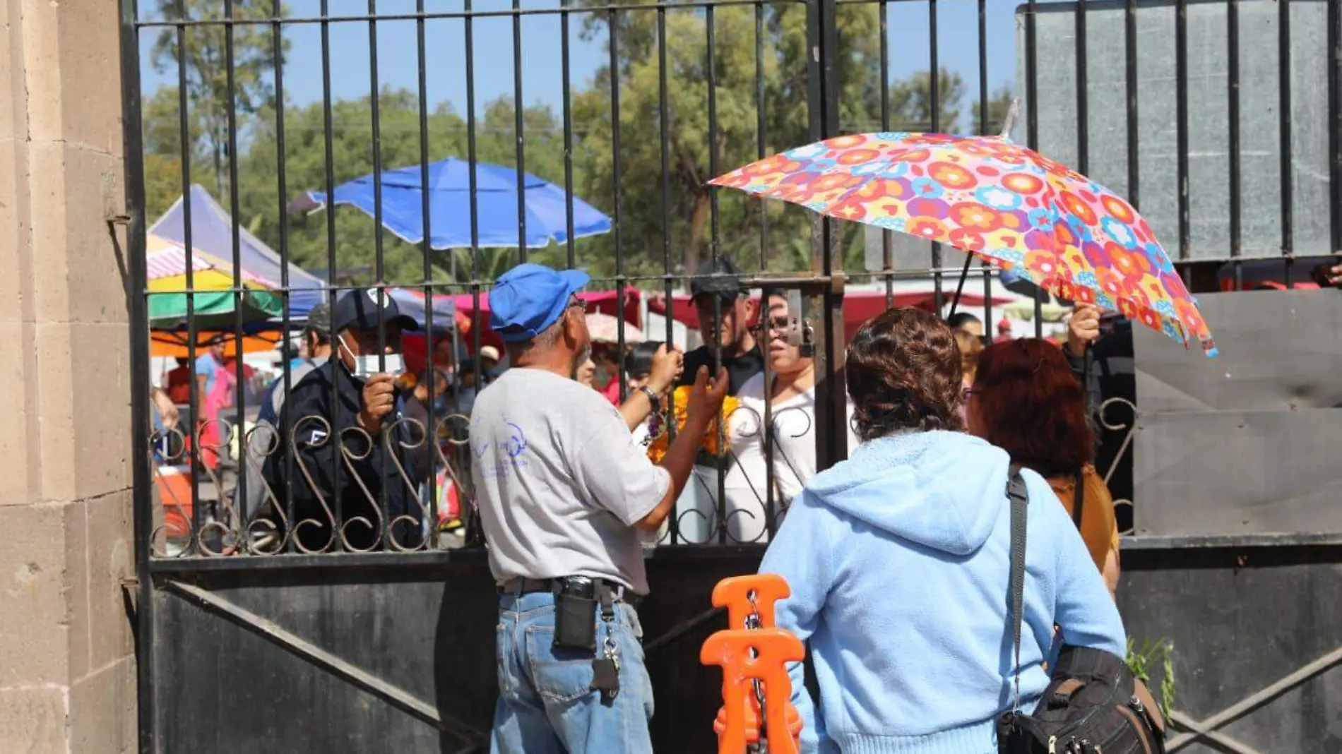 desalojan panteon por ataque de abajes en SLP